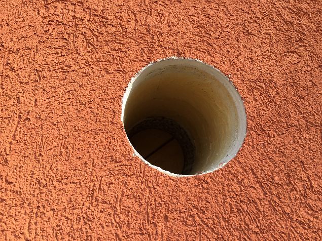 Ventilatsiooni toru lbiviigust on nha villa paksust (200mm) 