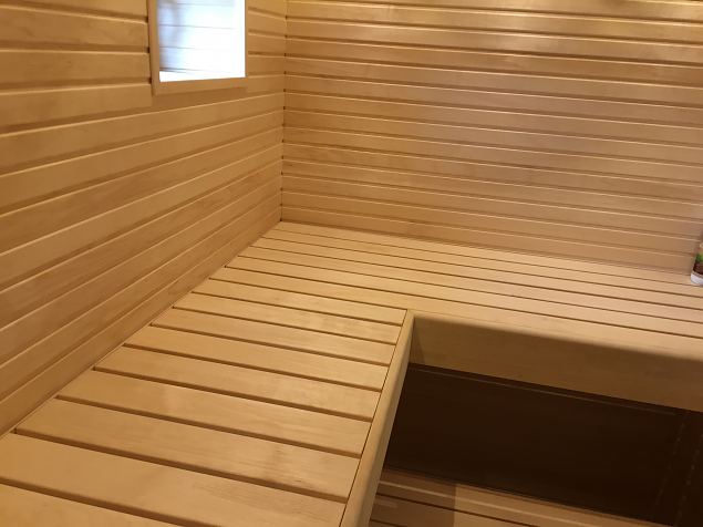 Saunalava kus saab ka pikali olla. 